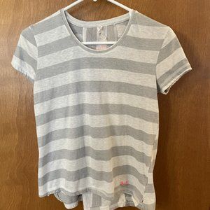 EUC Under Armour Loose Heatgear Girls Gray Striped Shirt Youth Large Size 14 16